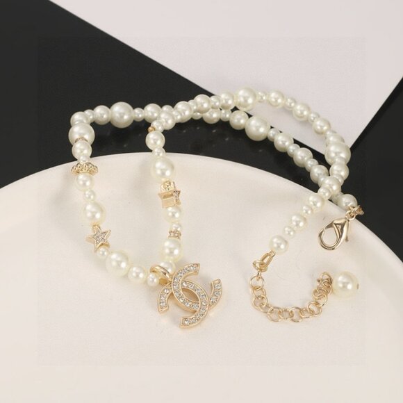 Charming Gold Tone Necklace with Pearl & Crystal Adornment - Picture 3 of 7
